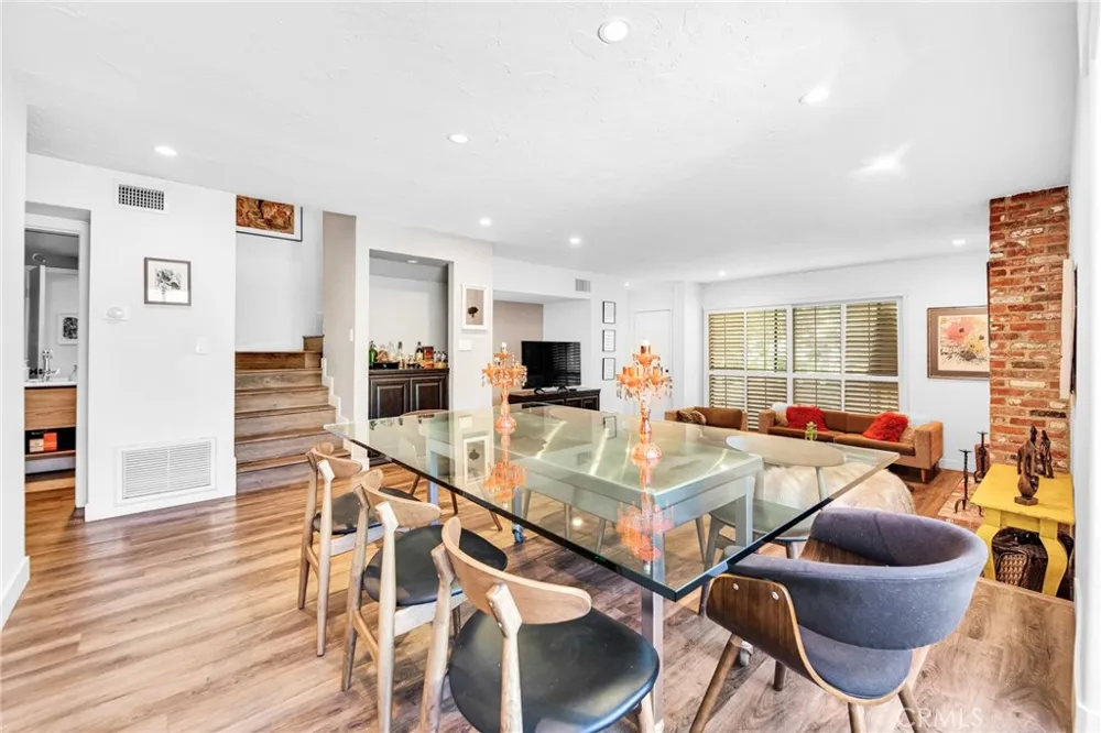 21900 Marylee Street #288 Woodland Hills, CA 91367