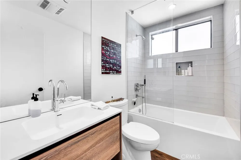 21900 Marylee Street #288 Woodland Hills, CA 91367