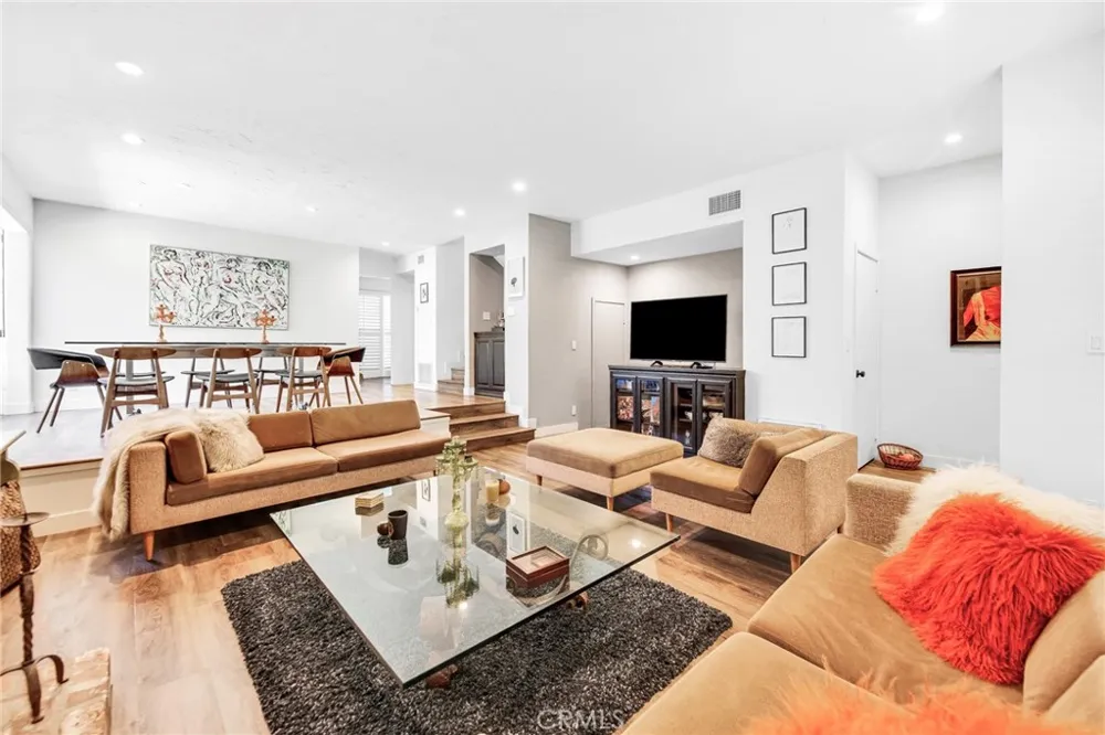 21900 Marylee Street #288 Woodland Hills, CA 91367