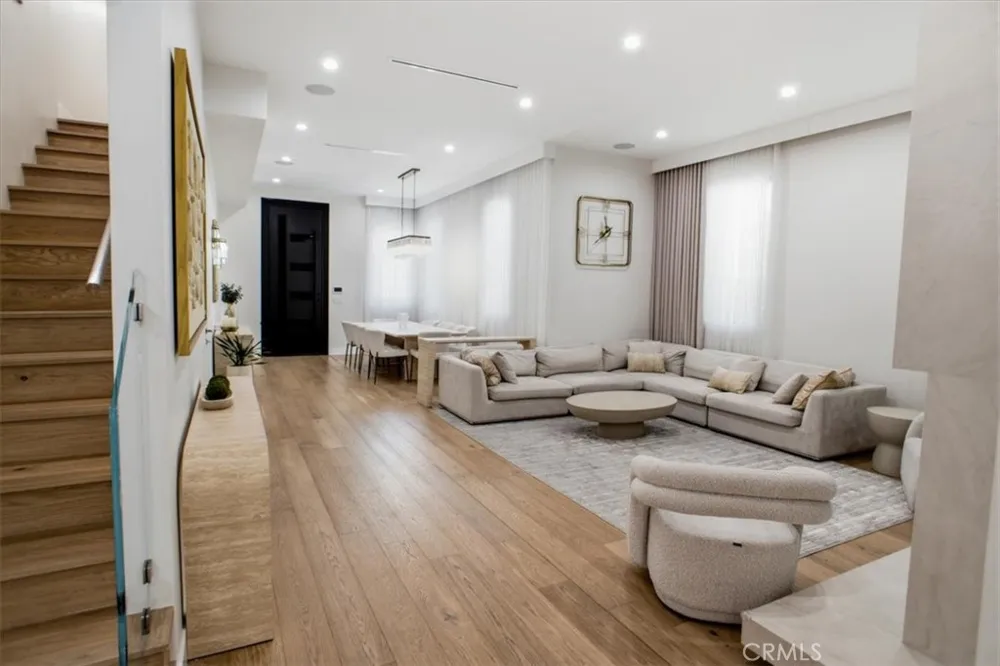 4342 Noble Avenue Sherman Oaks, CA 91403