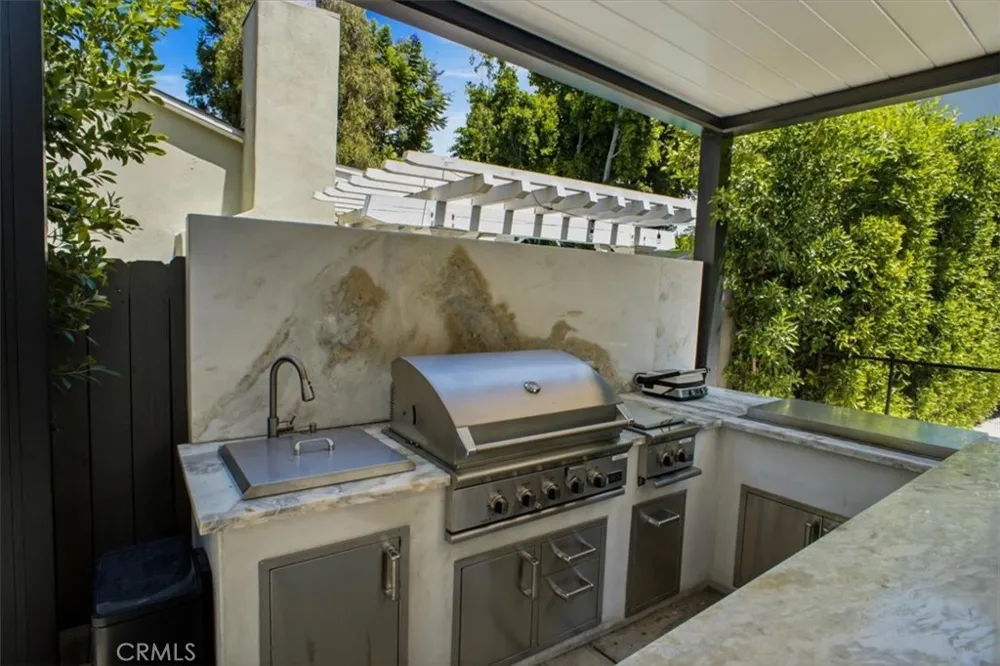 4342 Noble Avenue Sherman Oaks, CA 91403