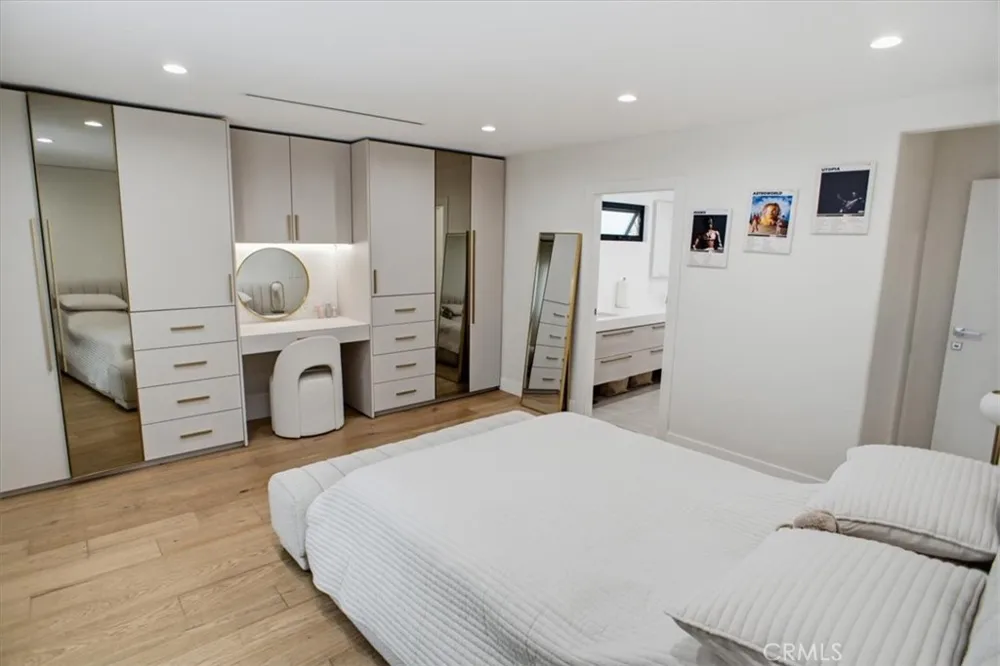 4342 Noble Avenue Sherman Oaks, CA 91403