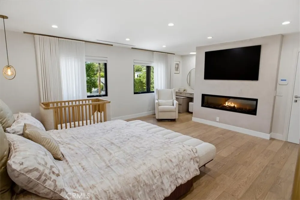 4342 Noble Avenue Sherman Oaks, CA 91403