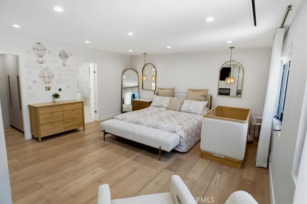 4342 Noble Avenue Sherman Oaks, CA 91403