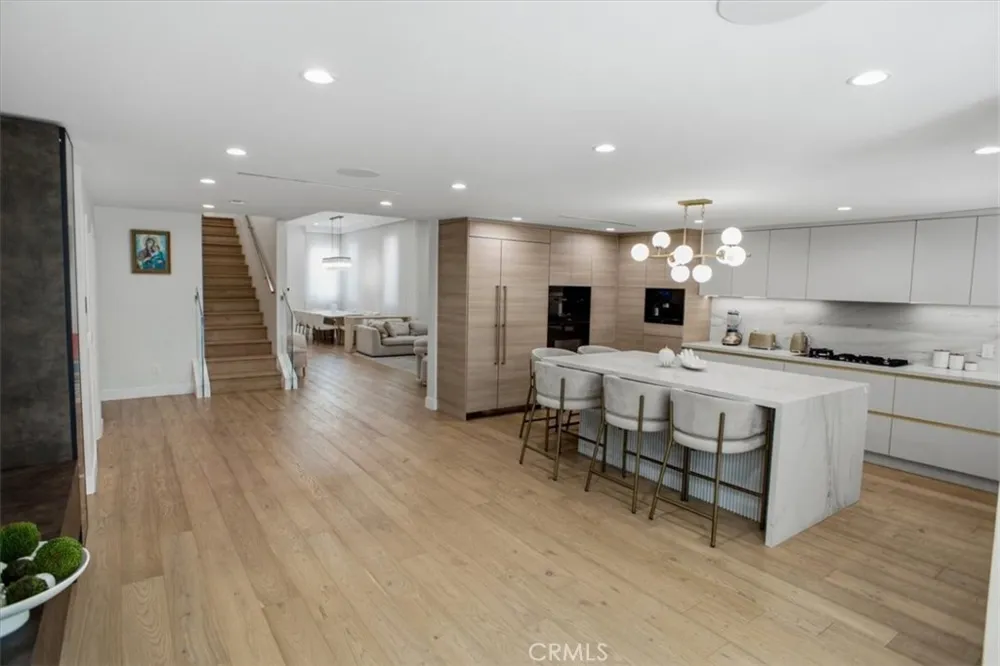 4342 Noble Avenue Sherman Oaks, CA 91403