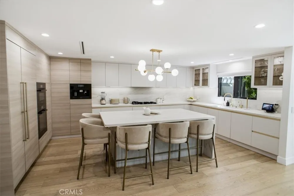 4342 Noble Avenue Sherman Oaks, CA 91403