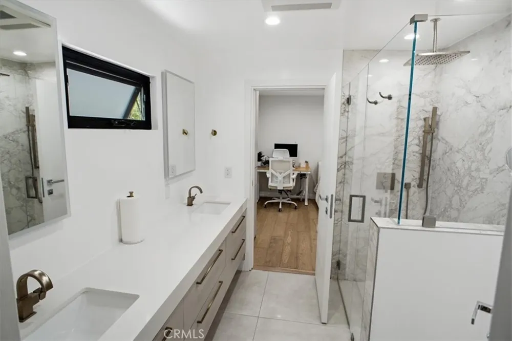 4342 Noble Avenue Sherman Oaks, CA 91403