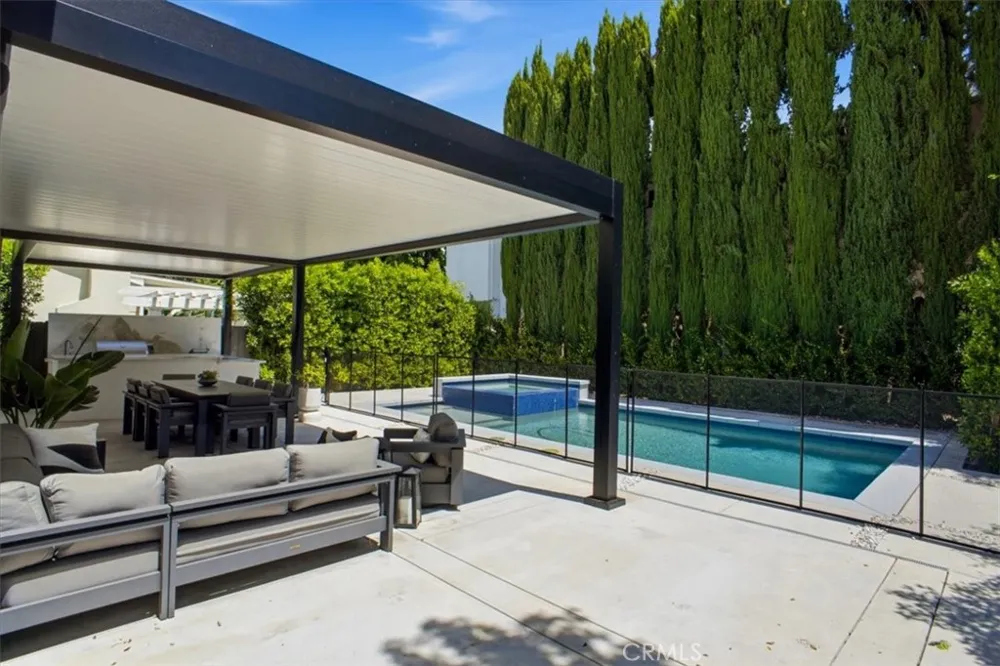4342 Noble Avenue Sherman Oaks, CA 91403