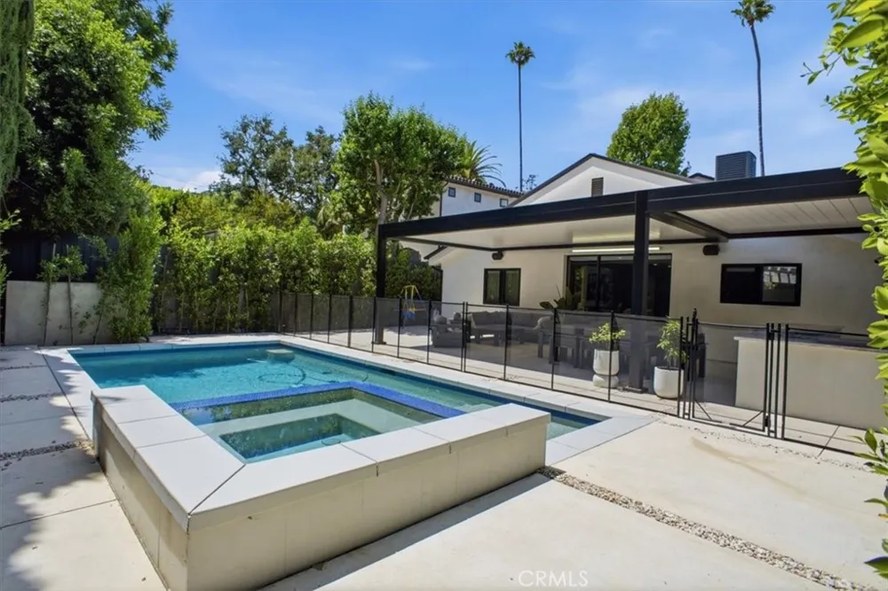 4342 Noble Avenue Sherman Oaks, CA 91403