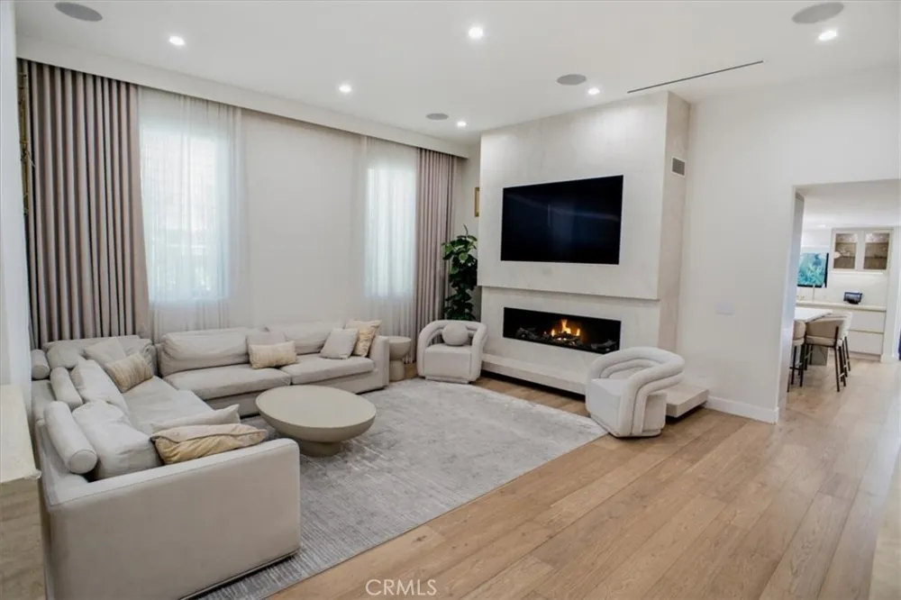 4342 Noble Avenue Sherman Oaks, CA 91403