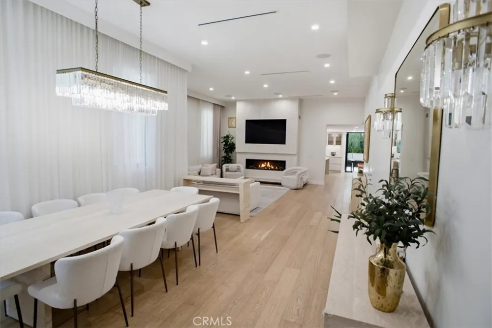4342 Noble Avenue Sherman Oaks, CA 91403