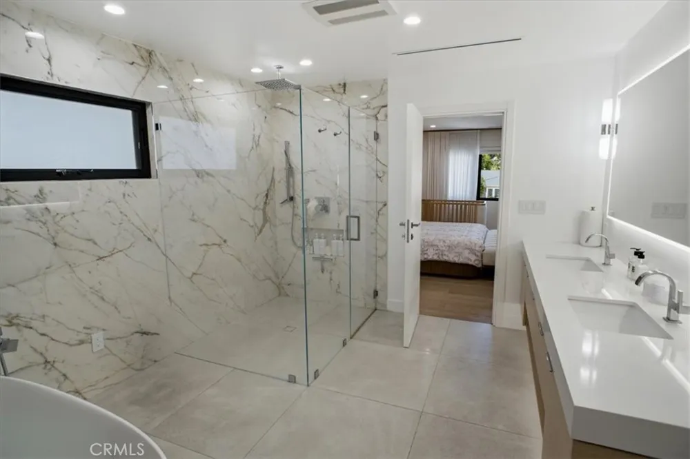 4342 Noble Avenue Sherman Oaks, CA 91403