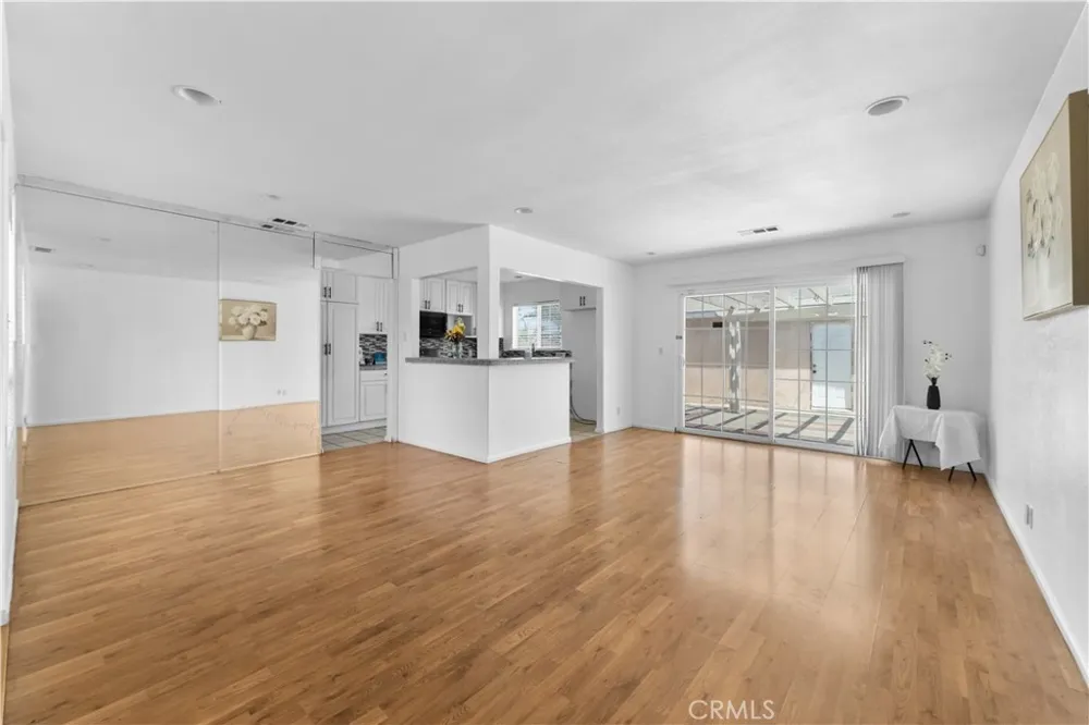 13902 S Zamora Compton, CA 90222