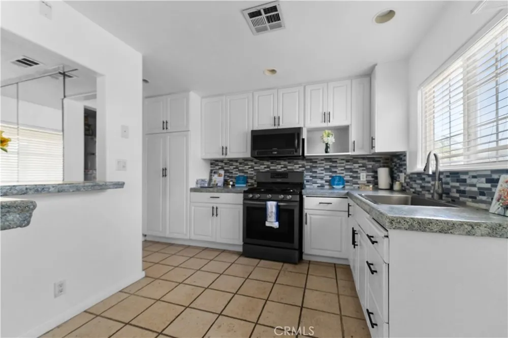 13902 S Zamora Compton, CA 90222