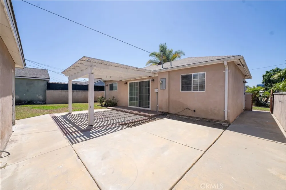 13902 S Zamora Compton, CA 90222