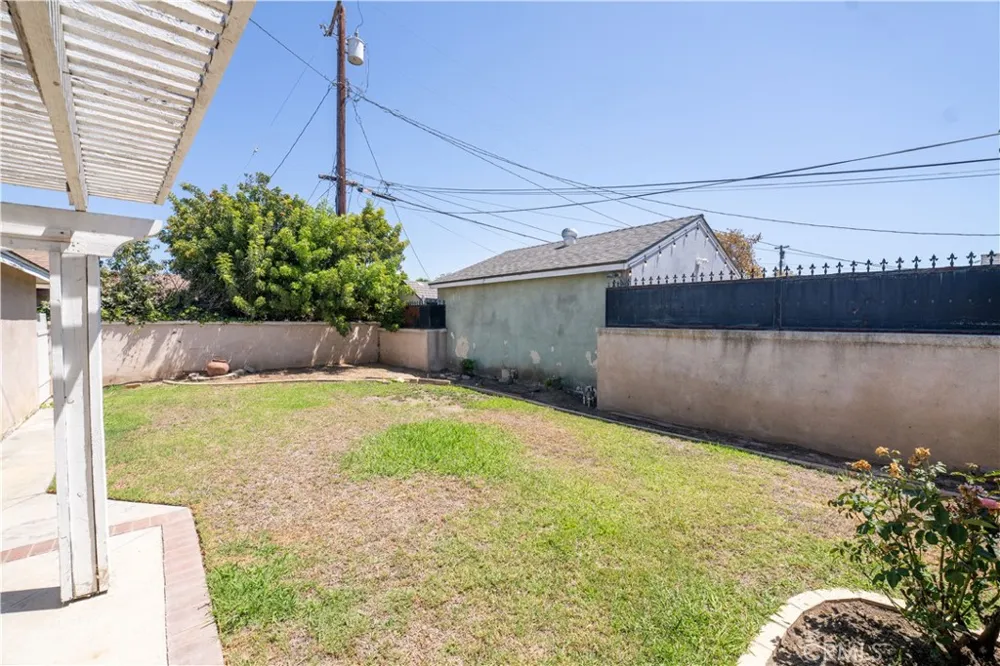 13902 S Zamora Compton, CA 90222