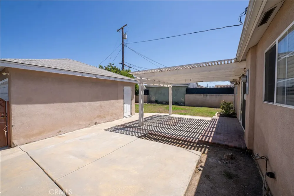 13902 S Zamora Compton, CA 90222