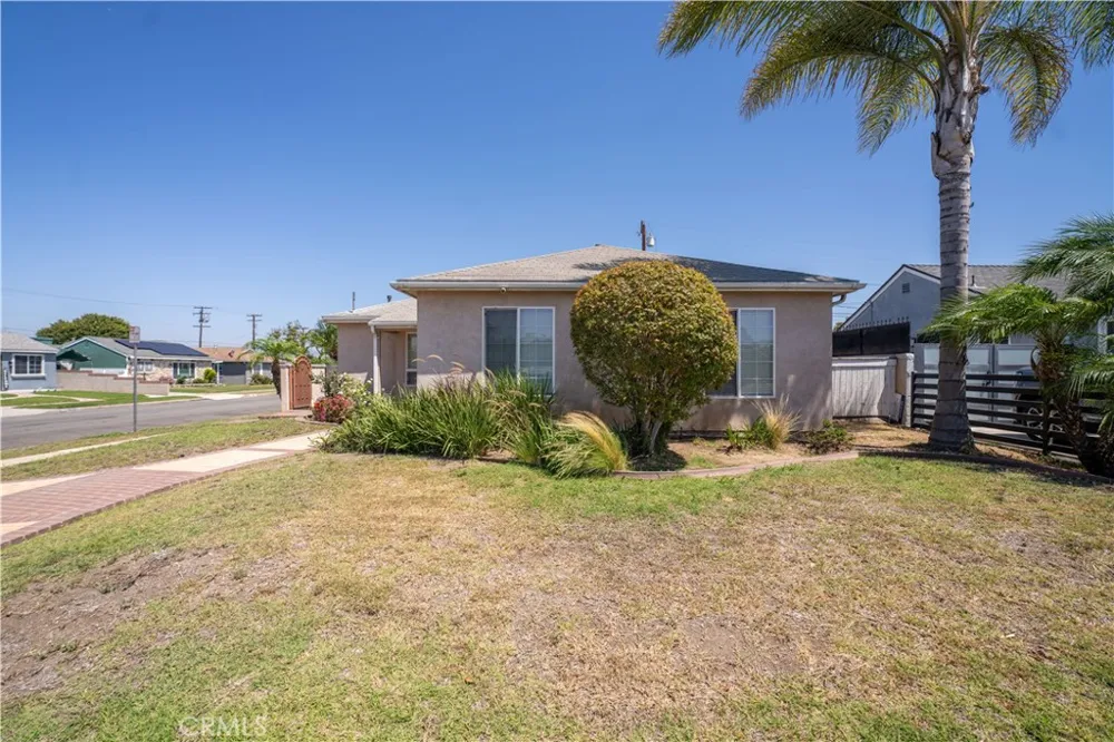 13902 S Zamora Compton, CA 90222