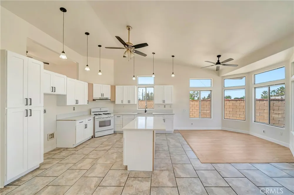 45136 Loma Vista Lancaster, CA 93535
