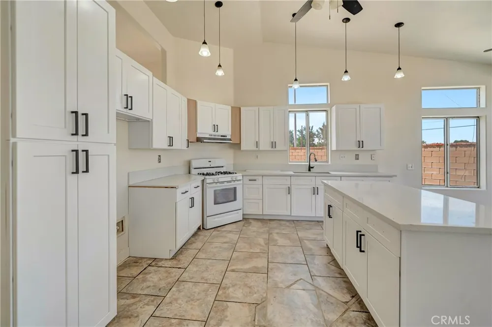 45136 Loma Vista Lancaster, CA 93535