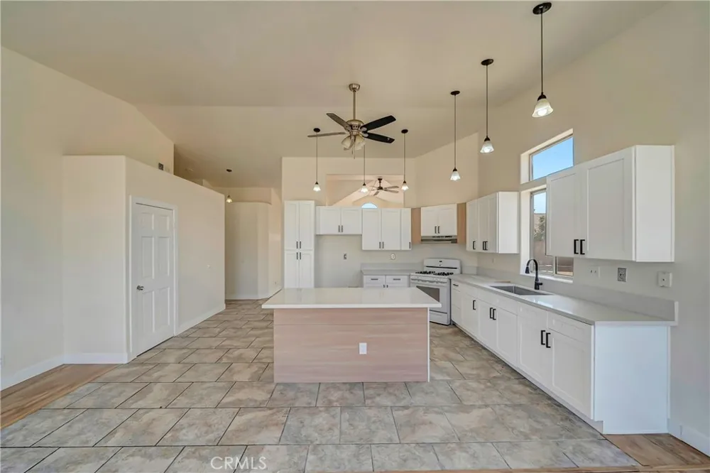 45136 Loma Vista Lancaster, CA 93535