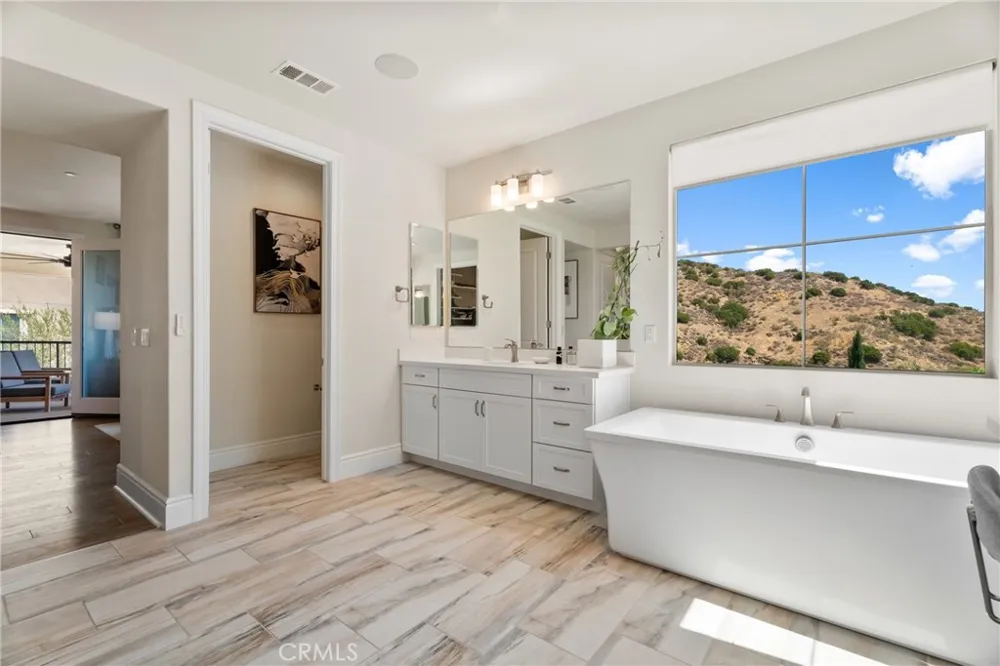 24347 W Stone Bend West Hills, CA 91304