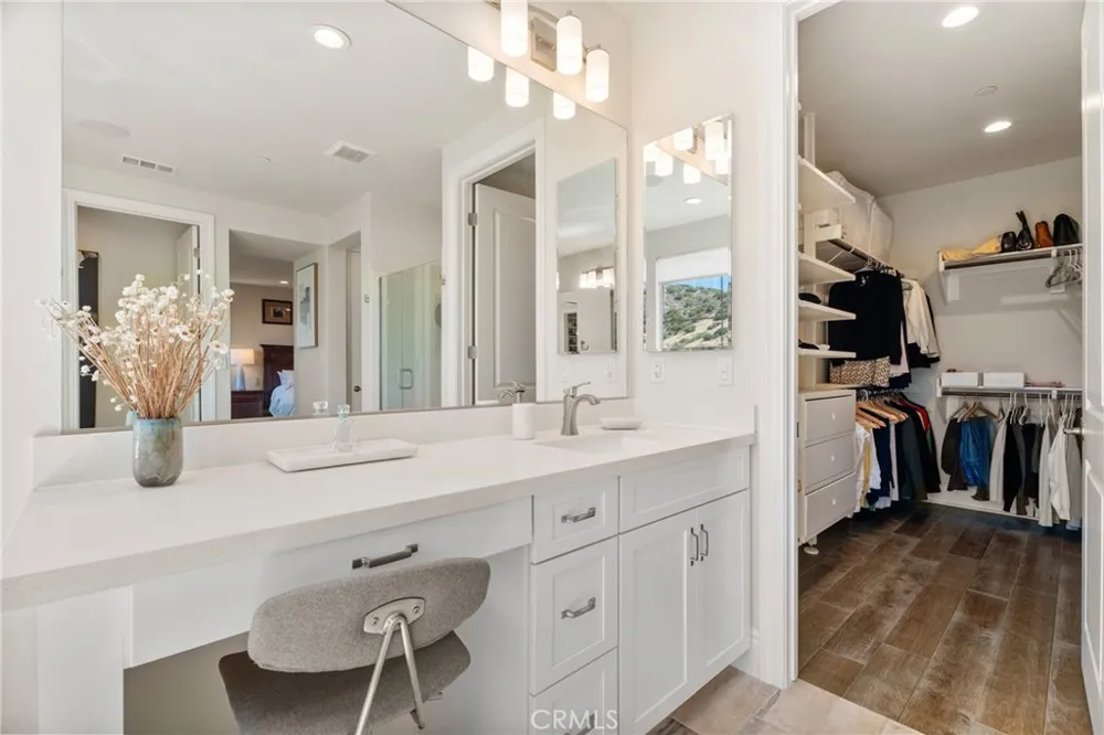 24347 W Stone Bend West Hills, CA 91304