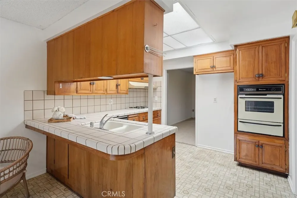 26838 Avenue Of The Oaks #C Newhall, CA 91321