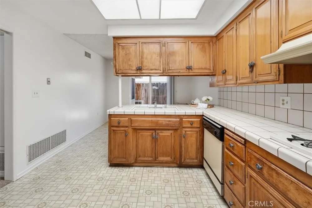 26838 Avenue Of The Oaks #C Newhall, CA 91321
