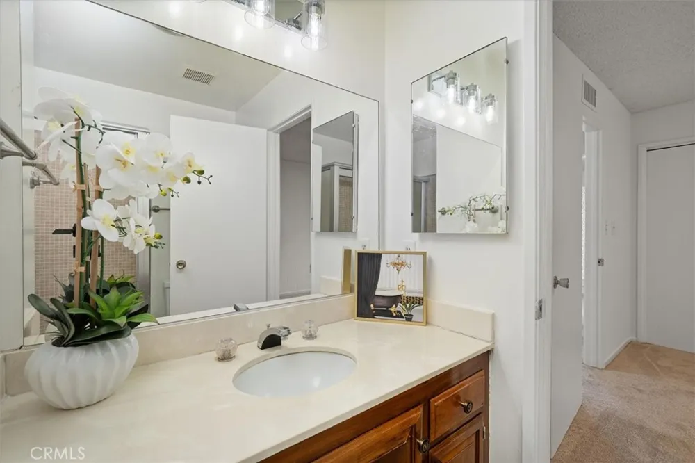 26838 Avenue Of The Oaks #C Newhall, CA 91321