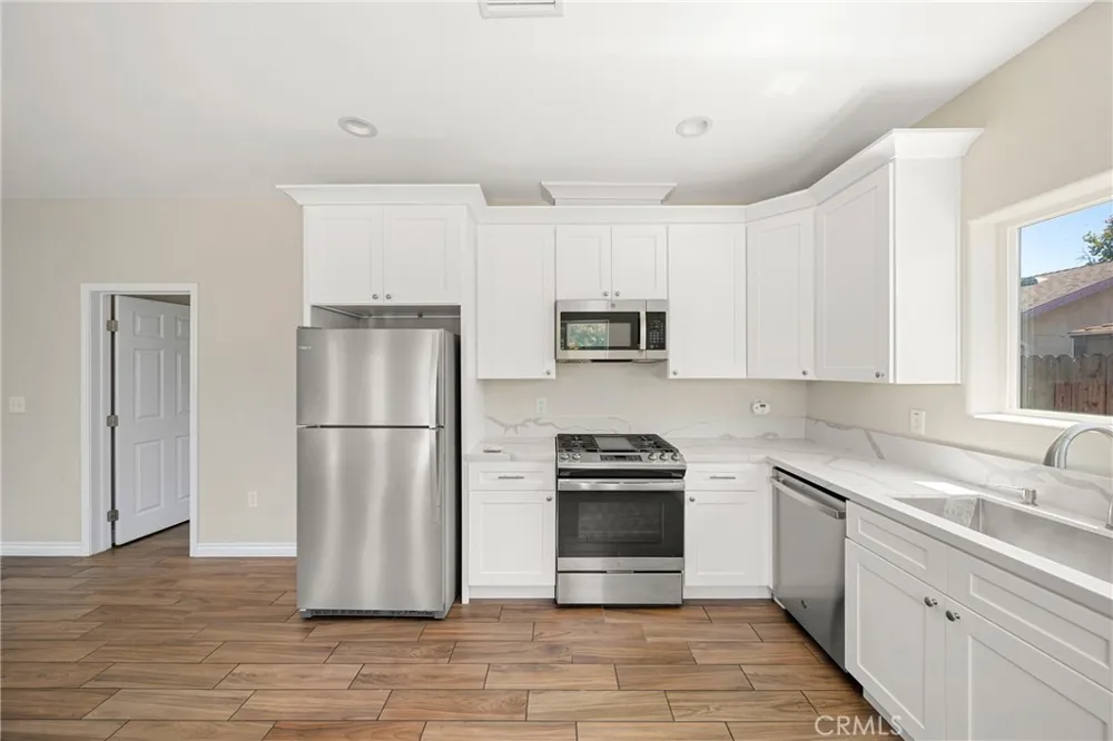1421 Bonita La Verne, CA 91750