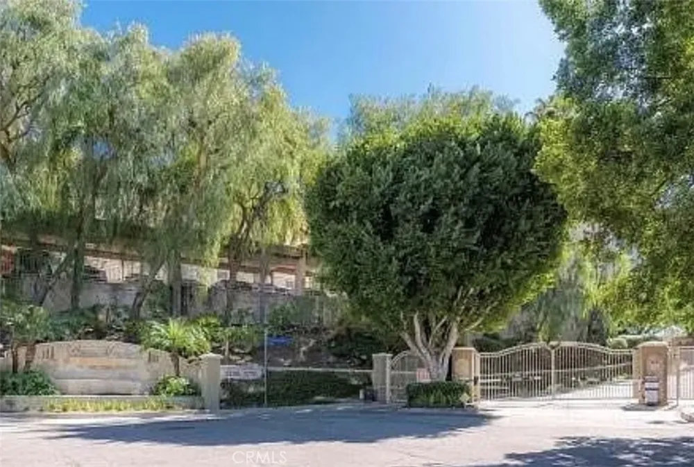 5200 Premiere Hills Circle #244 Woodland Hills, CA 91364