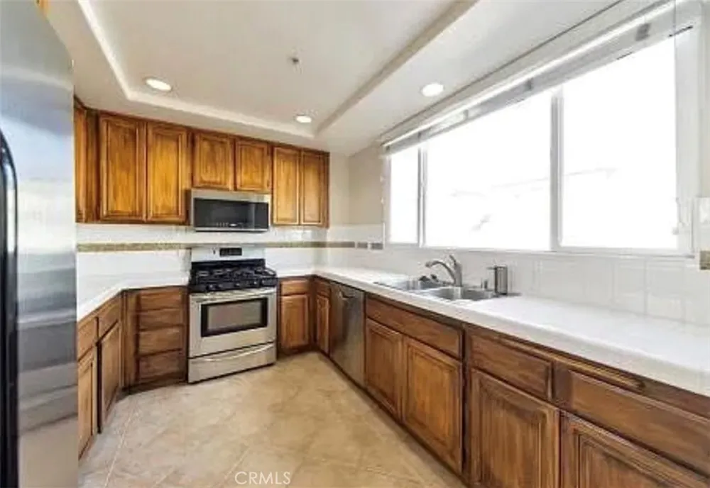 5200 Premiere Hills Circle #244 Woodland Hills, CA 91364