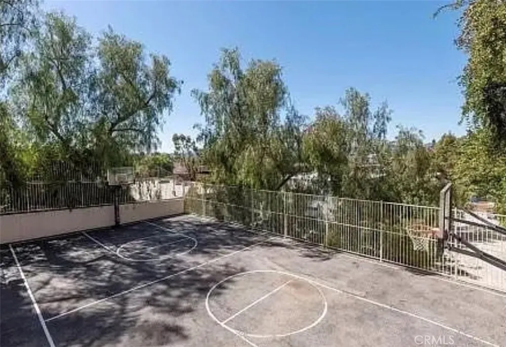 5200 Premiere Hills Circle #244 Woodland Hills, CA 91364