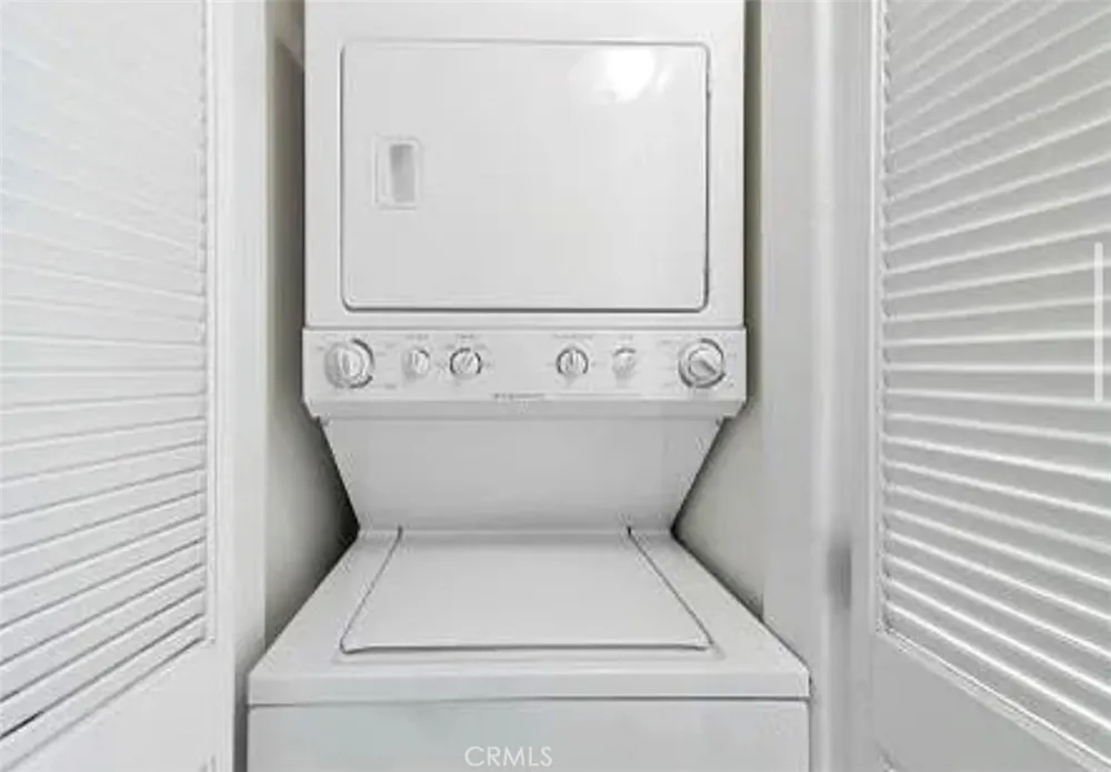 5200 Premiere Hills Circle #244 Woodland Hills, CA 91364