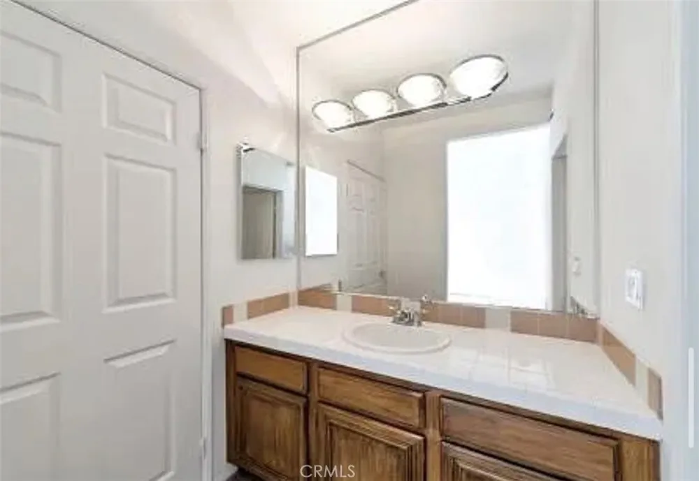 5200 Premiere Hills Circle #244 Woodland Hills, CA 91364