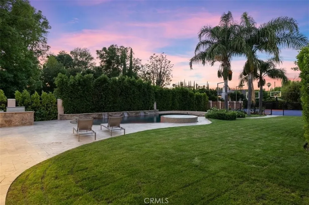 22953 Oxnard Street Woodland Hills, CA 91367