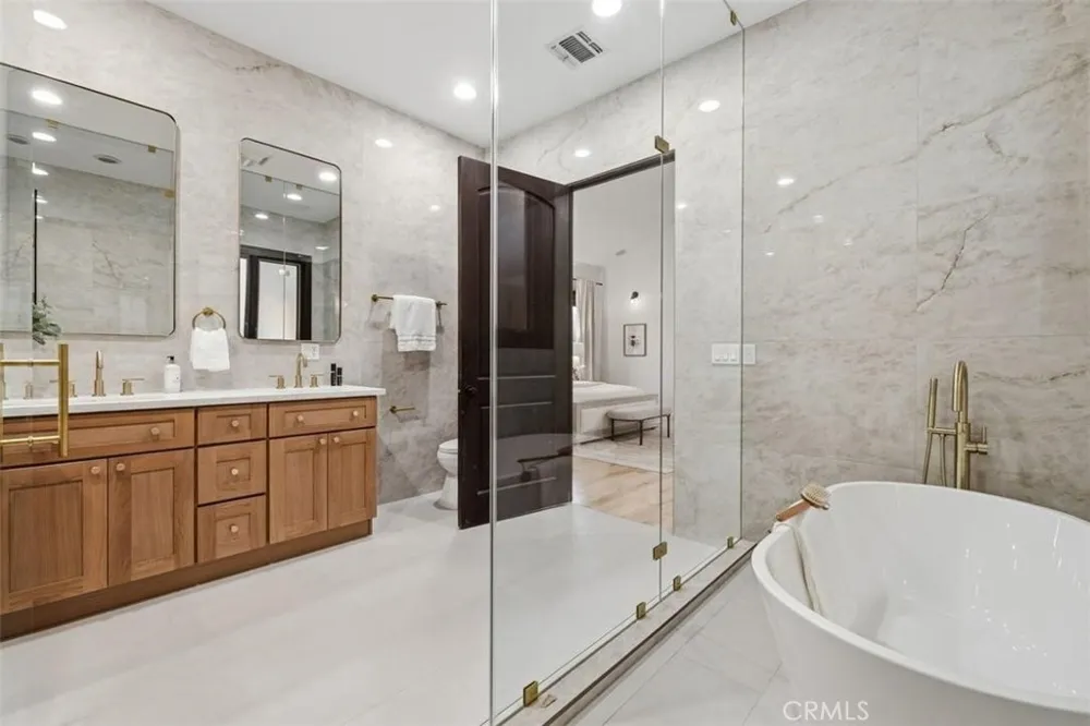22953 Oxnard Street Woodland Hills, CA 91367