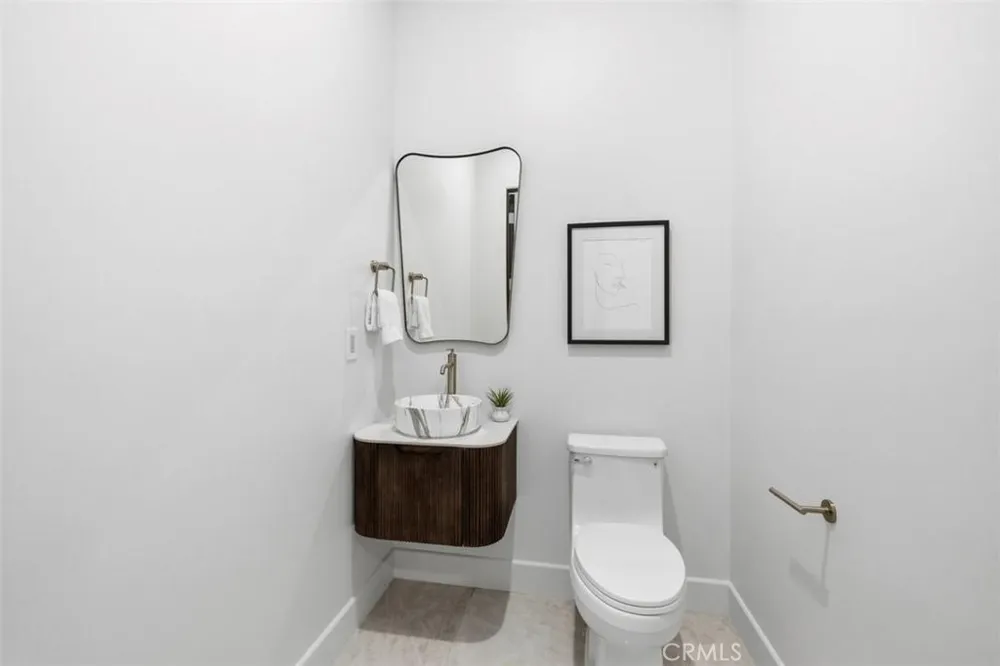 22953 Oxnard Street Woodland Hills, CA 91367