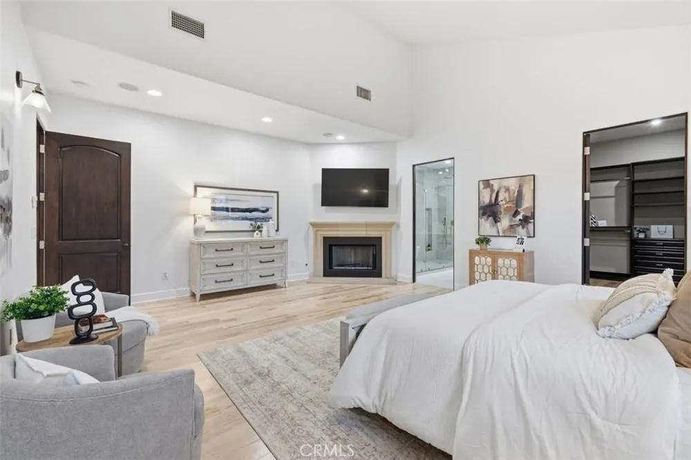 22953 Oxnard Street Woodland Hills, CA 91367