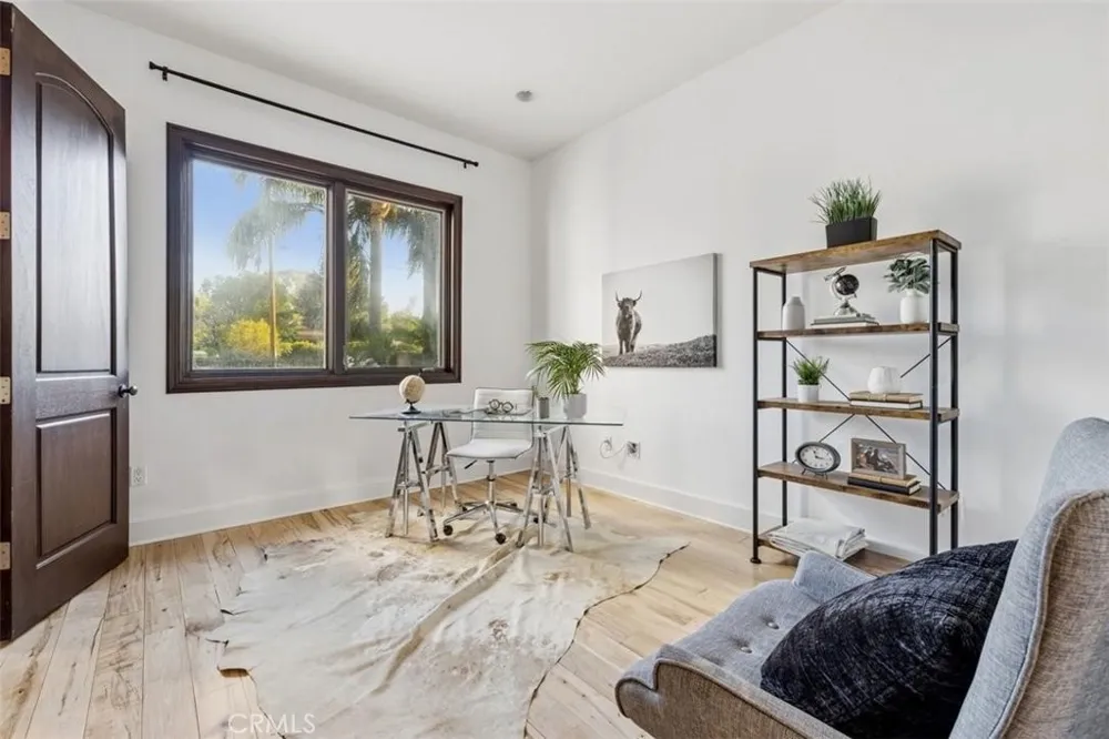 22953 Oxnard Street Woodland Hills, CA 91367