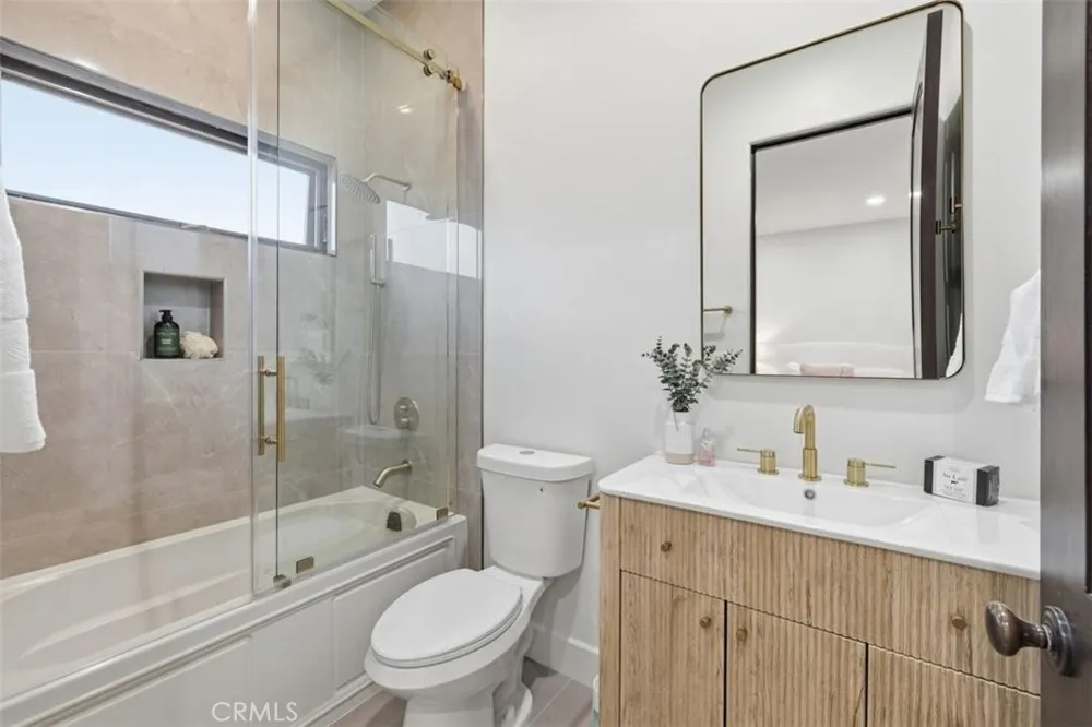 22953 Oxnard Street Woodland Hills, CA 91367