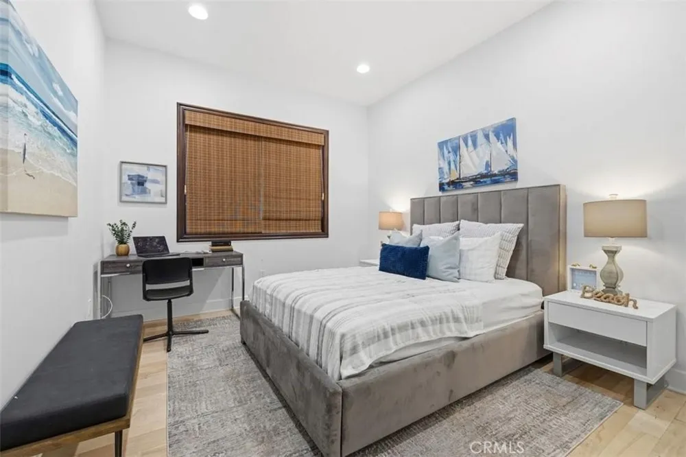 22953 Oxnard Street Woodland Hills, CA 91367