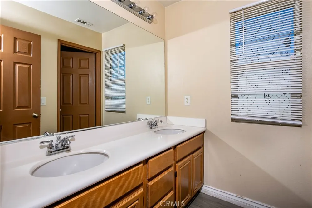 3102 E Topaz Lancaster, CA 93535