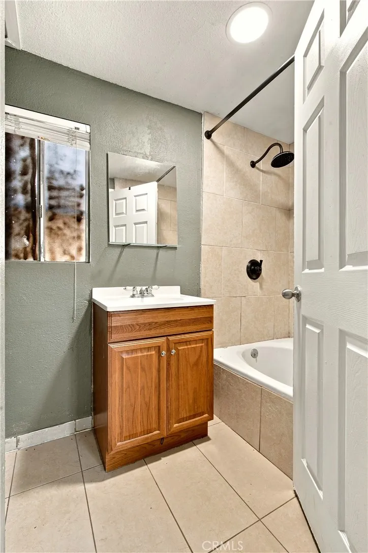 12936 Kagel Canyon Pacoima, CA 91331