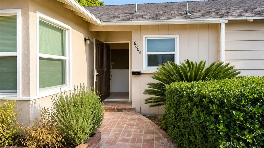 16508 Knapp North Hills, CA 91343