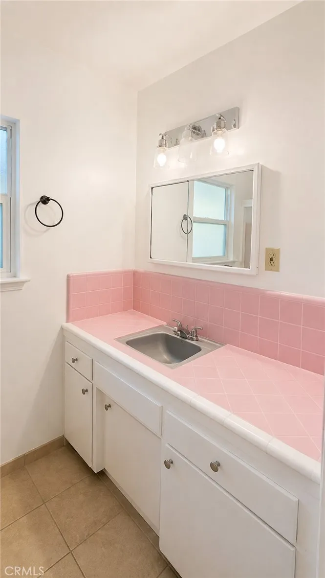 16508 Knapp North Hills, CA 91343