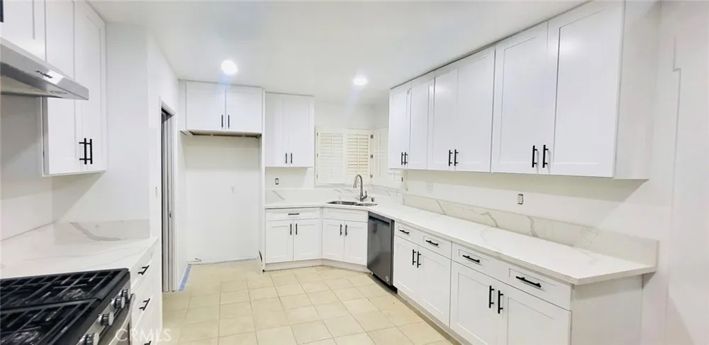 16508 Knapp North Hills, CA 91343
