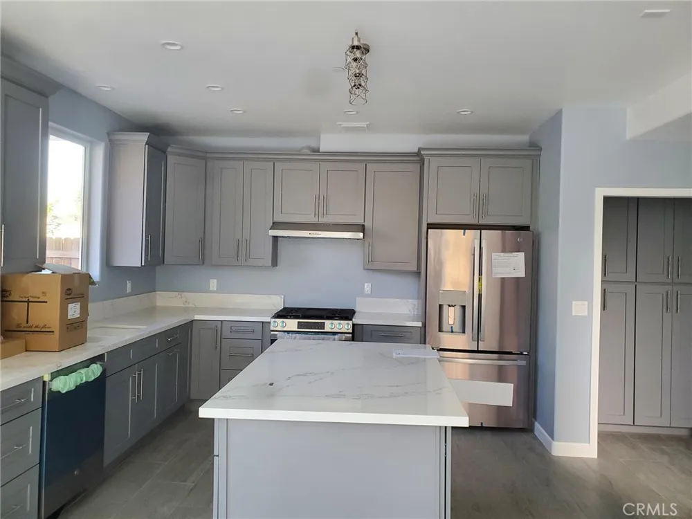 20819 W Seasons Lane Los Angeles, CA 91306