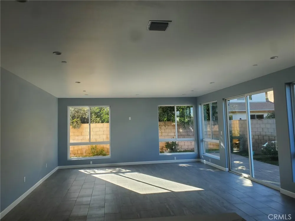 20819 W Seasons Lane Los Angeles, CA 91306